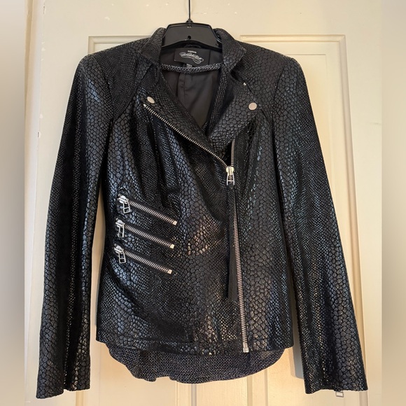 bebe Jackets & Blazers - Zipper Reptile print Jacket